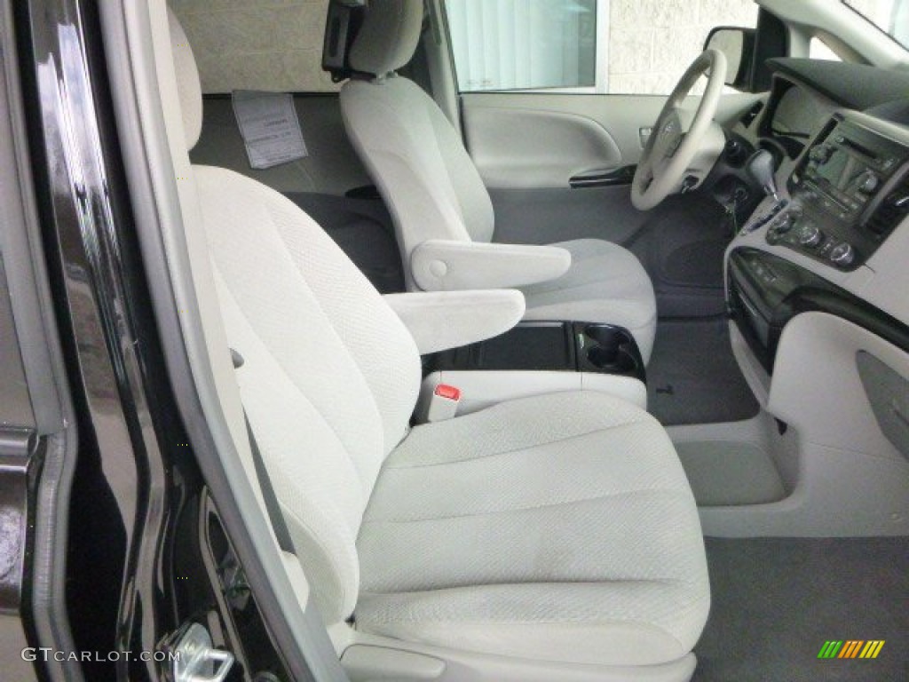 2011 Sienna LE - Black / Light Gray photo #9