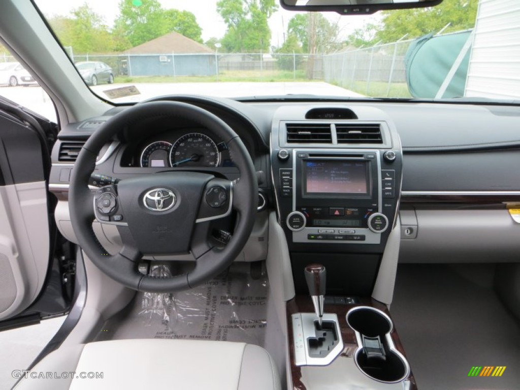 2013 Camry XLE V6 - Magnetic Gray Metallic / Ash photo #26