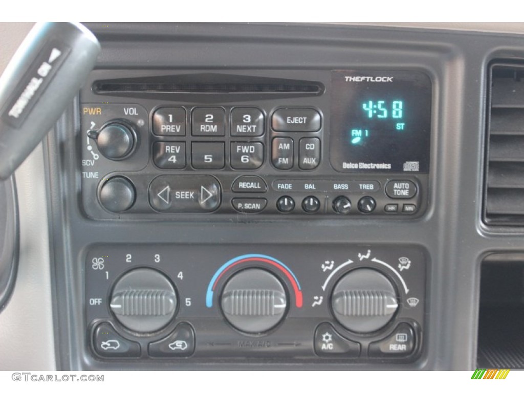 2002 Chevrolet Suburban 1500 LS 4x4 Audio System Photo #79104741