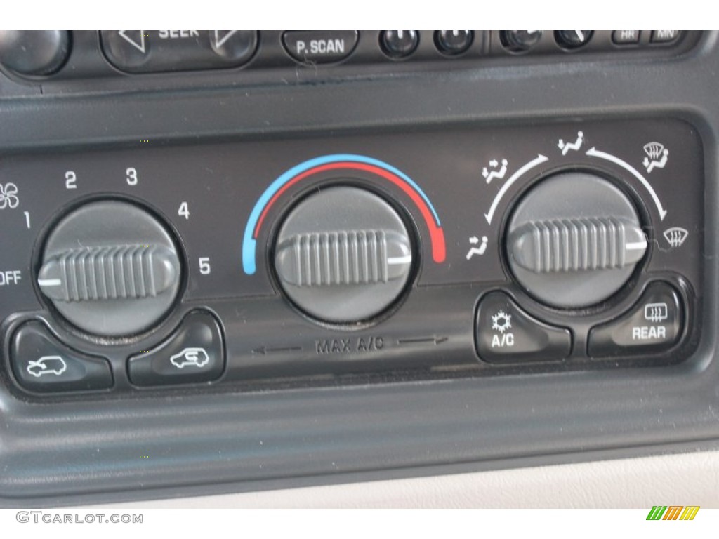 2002 Chevrolet Suburban 1500 LS 4x4 Controls Photos