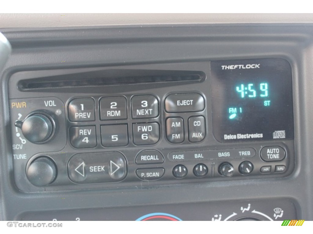 2002 Chevrolet Suburban 1500 LS 4x4 Audio System Photos