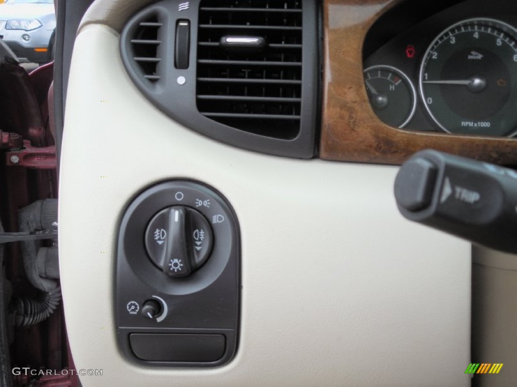 2003 Jaguar X-Type 2.5 Controls Photo #79106703