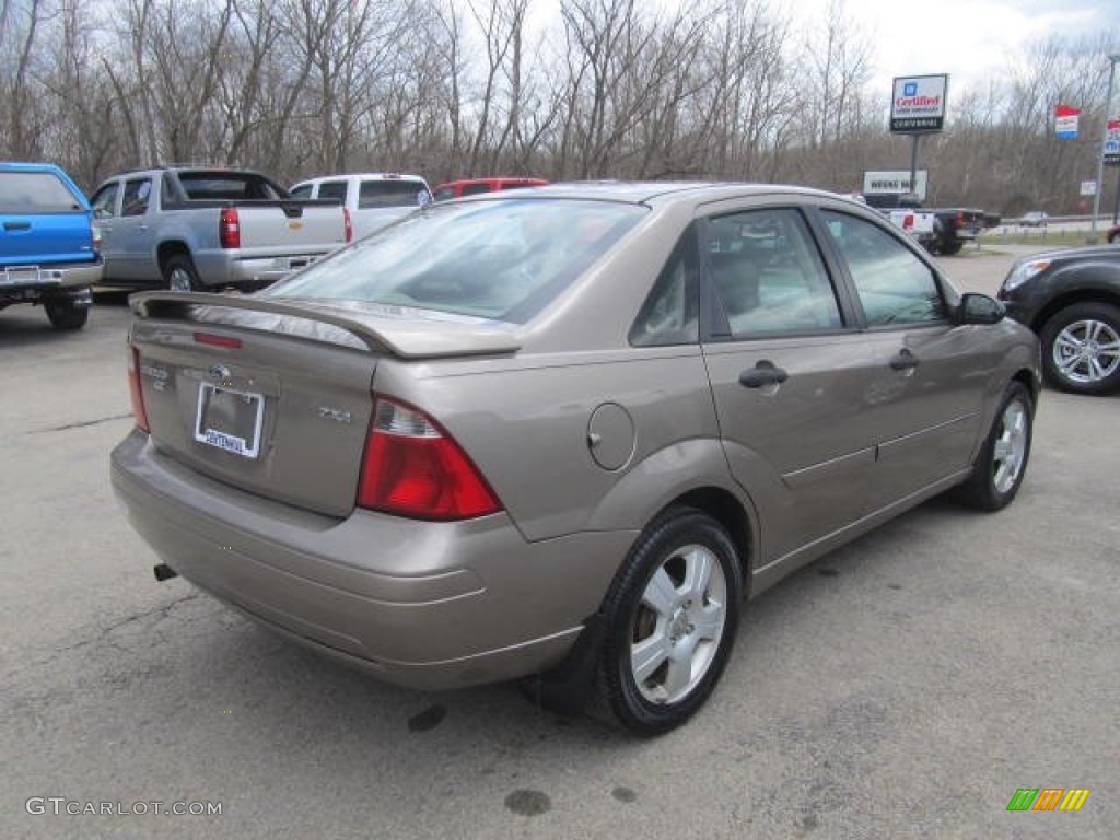 2005 Focus ZX4 SES Sedan - Arizona Beige Metallic / Dark Pebble/Light Pebble photo #6