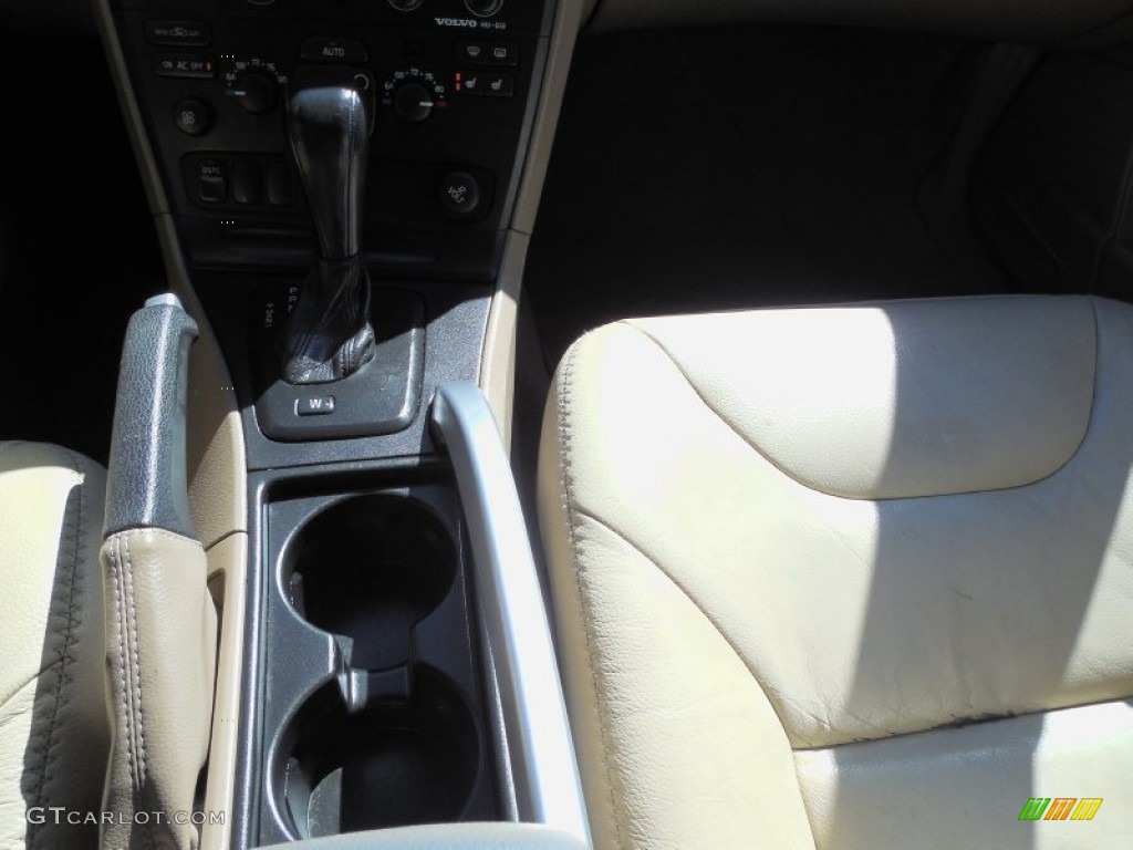 2004 XC70 AWD - Ruby Red Metallic / Beige/Light Sand photo #17