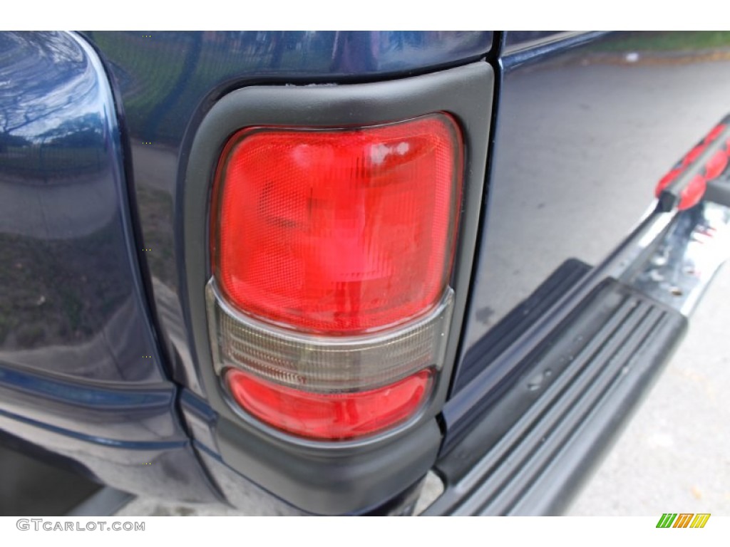 2001 Ram 3500 SLT Quad Cab 4x4 Dually - Parriot Blue Pearl / Mist Gray photo #29