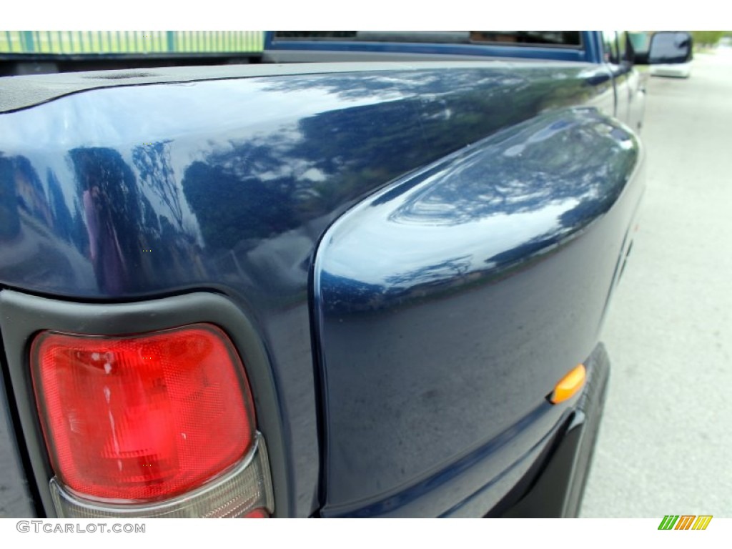 2001 Ram 3500 SLT Quad Cab 4x4 Dually - Parriot Blue Pearl / Mist Gray photo #32