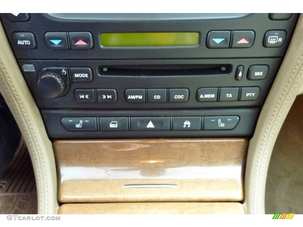 2003 Jaguar S-Type 4.2 Controls Photos