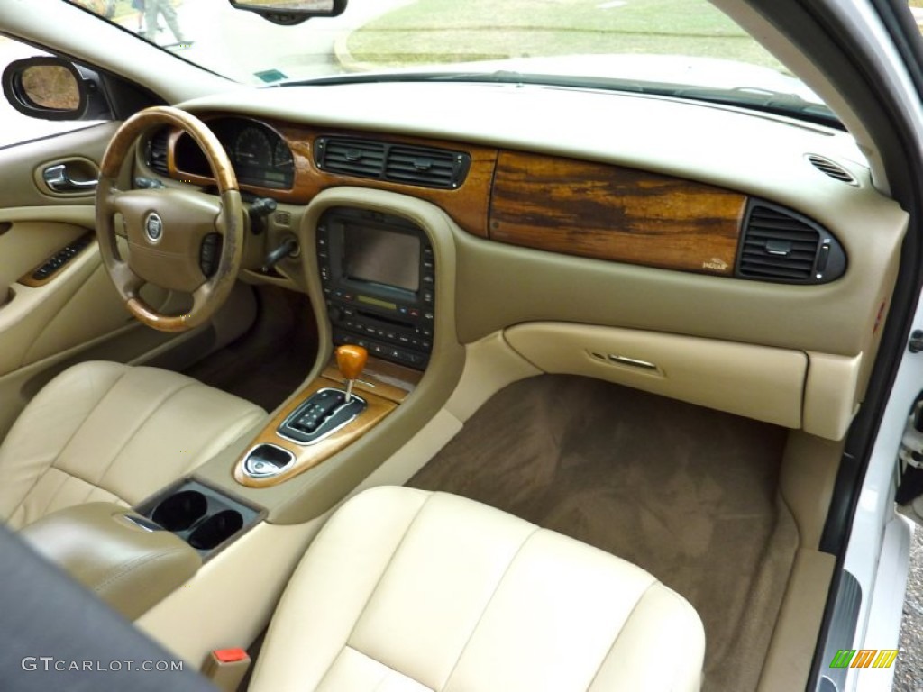 2003 Jaguar S-Type 4.2 Dashboard Photos