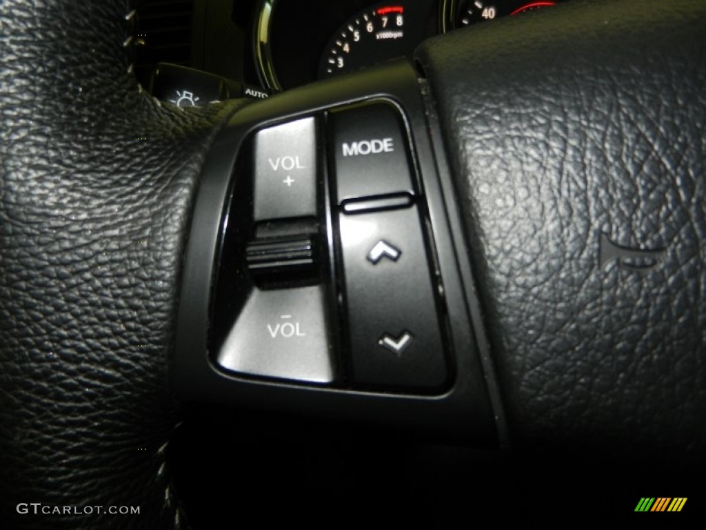 2011 Sorento EX V6 AWD - Snow White Pearl / Black photo #16