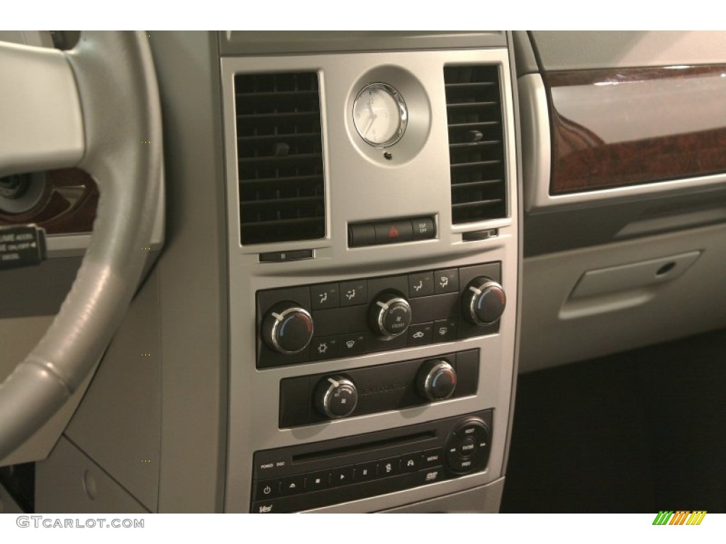 2010 Chrysler Town & Country Touring Controls Photo #79122520