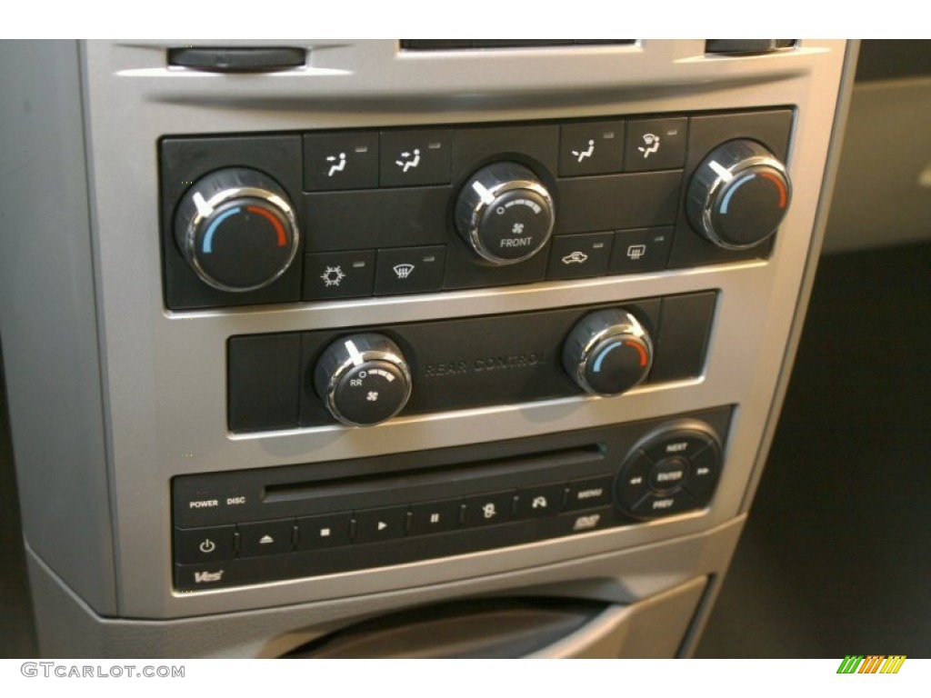 2010 Chrysler Town & Country Touring Controls Photo #79122526