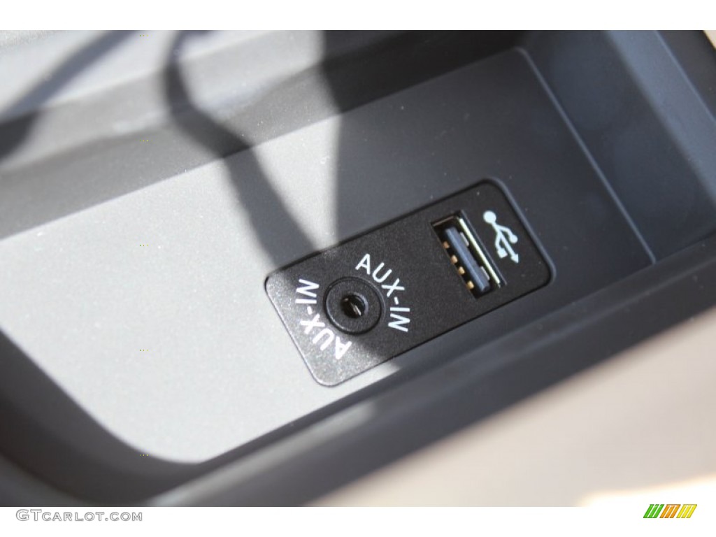 2013 3 Series 328i Sedan - Jet Black / Venetian Beige photo #30
