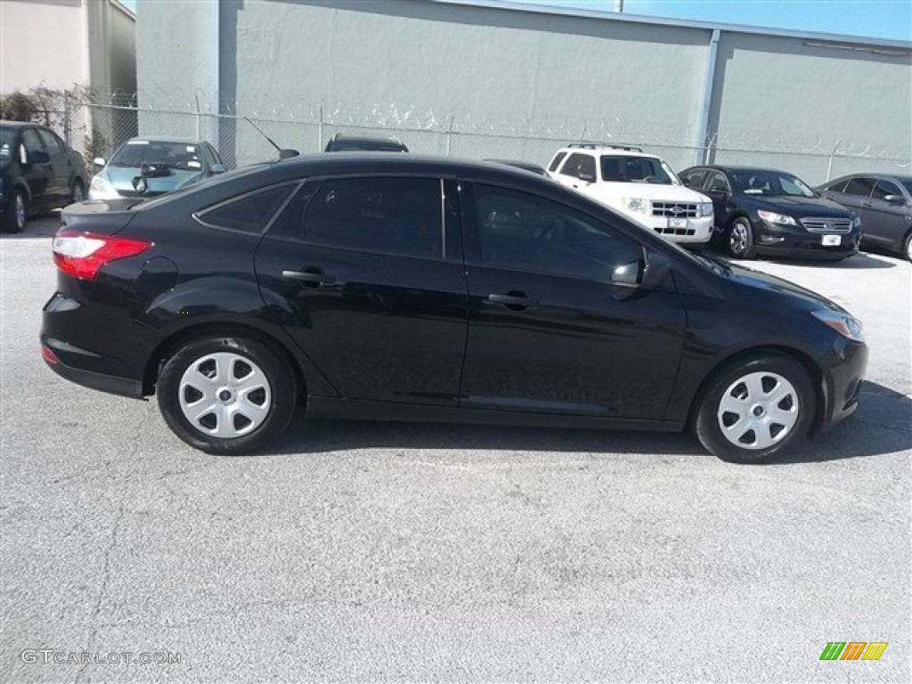 2013 Focus S Sedan - Tuxedo Black / Charcoal Black photo #2