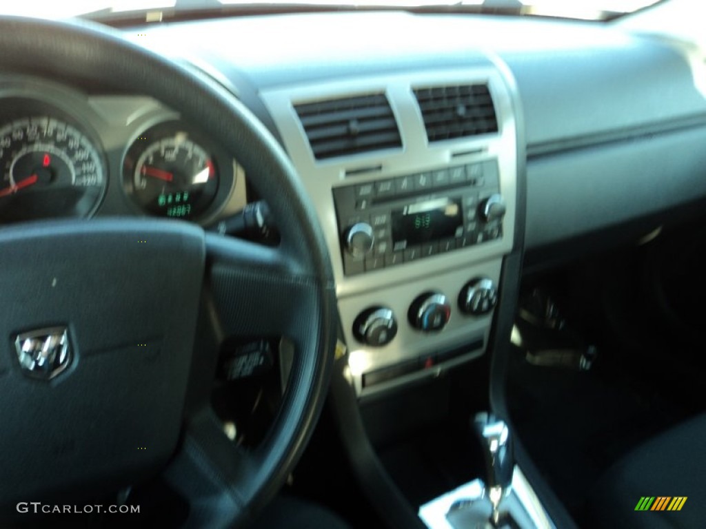 2010 Avenger SXT - White Gold / Dark Slate Gray photo #13