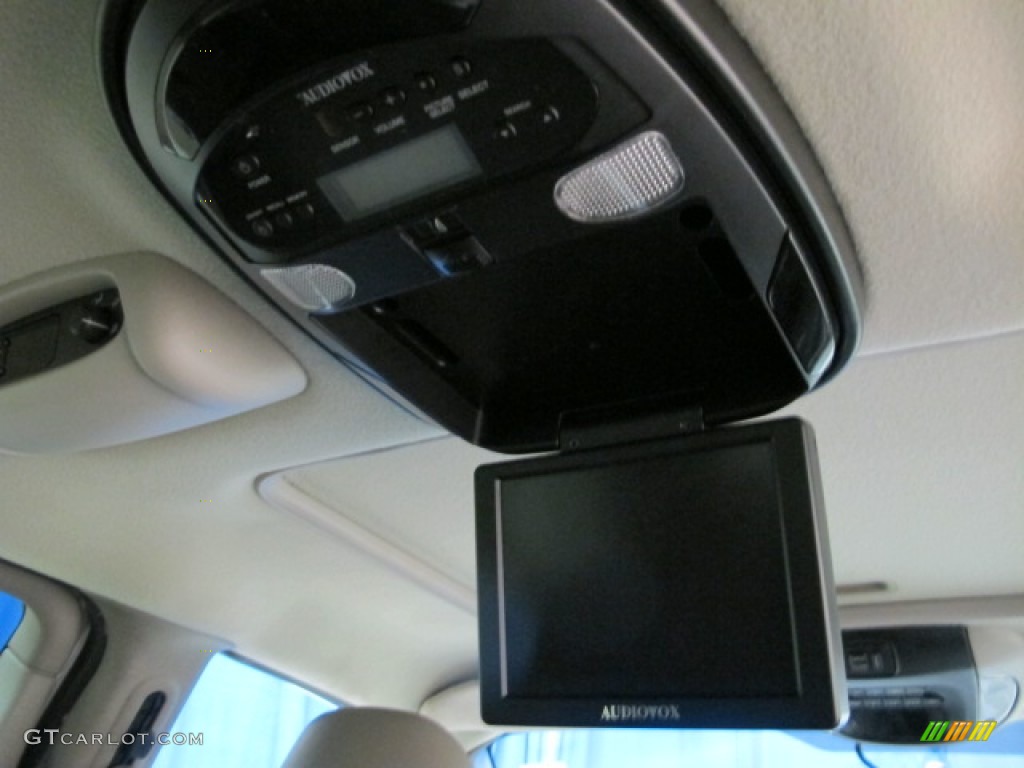 2003 Dodge Grand Caravan ES Entertainment System Photos