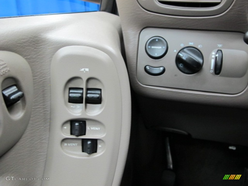 2003 Dodge Grand Caravan ES Controls Photos