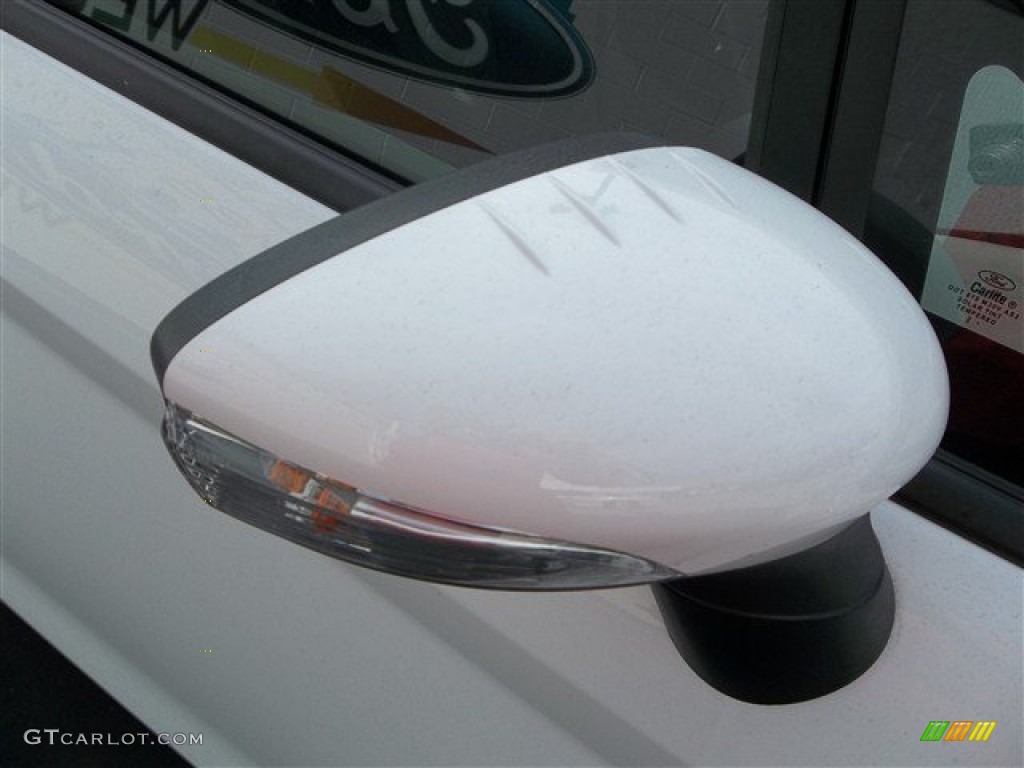 2013 Fiesta SE Sedan - Oxford White / Charcoal Black/Light Stone photo #9