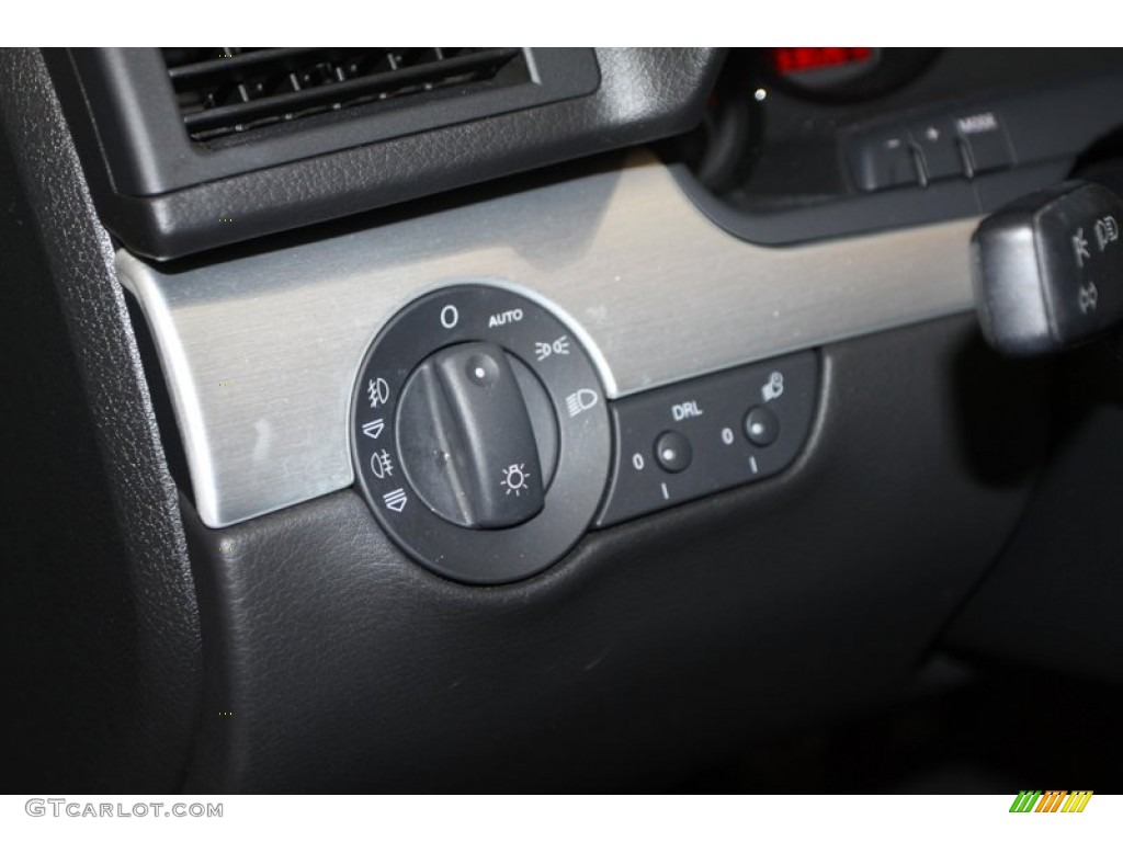 2008 Audi RS4 4.2 quattro Sedan Controls Photo #79132636