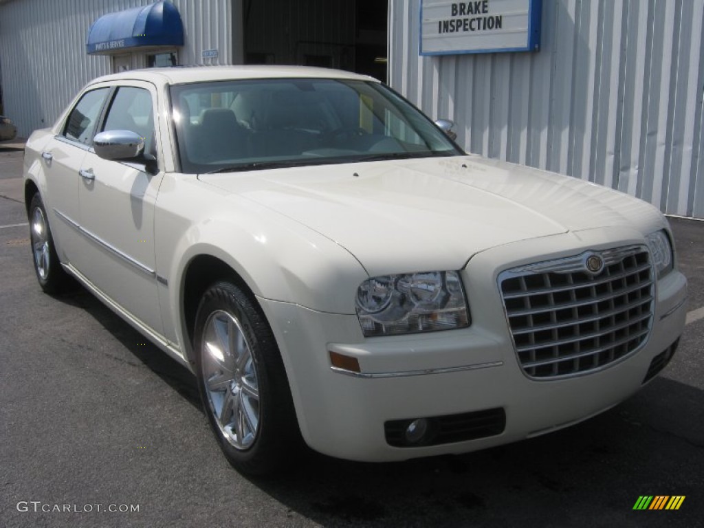 Bright White Chrysler 300