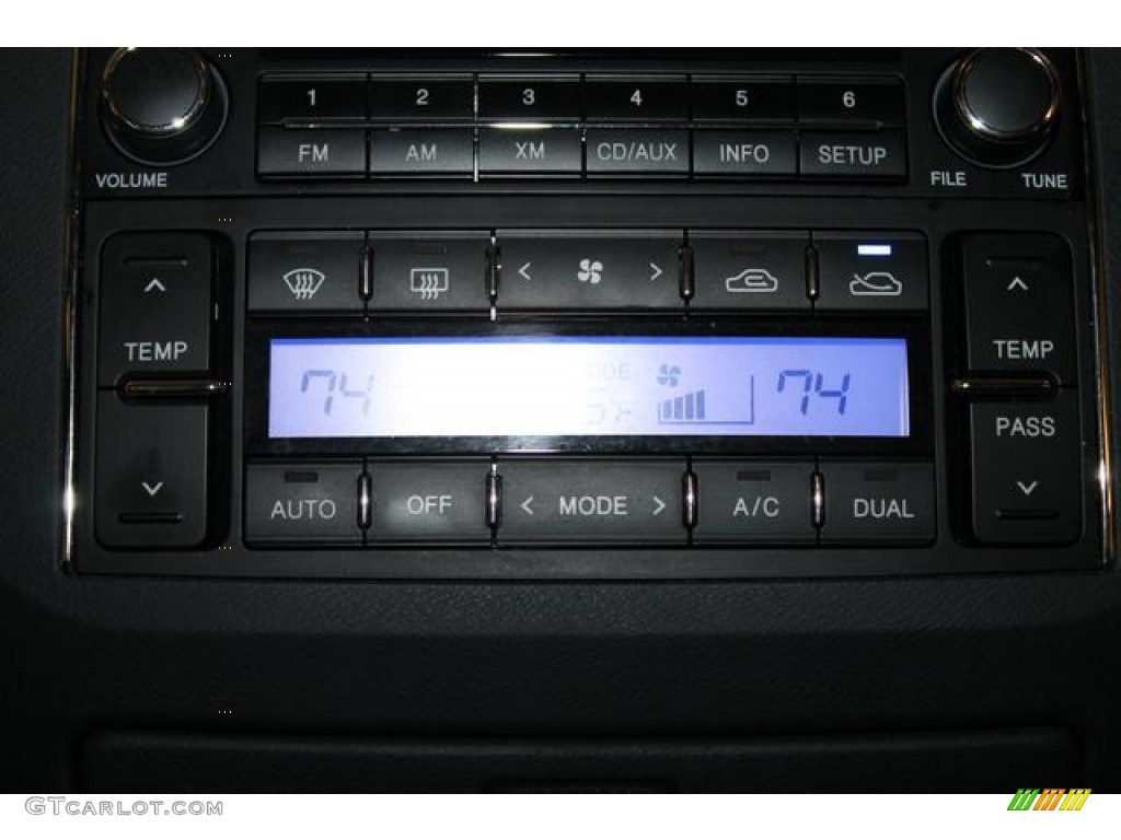 2010 Hyundai Azera Limited Controls Photo #79140906