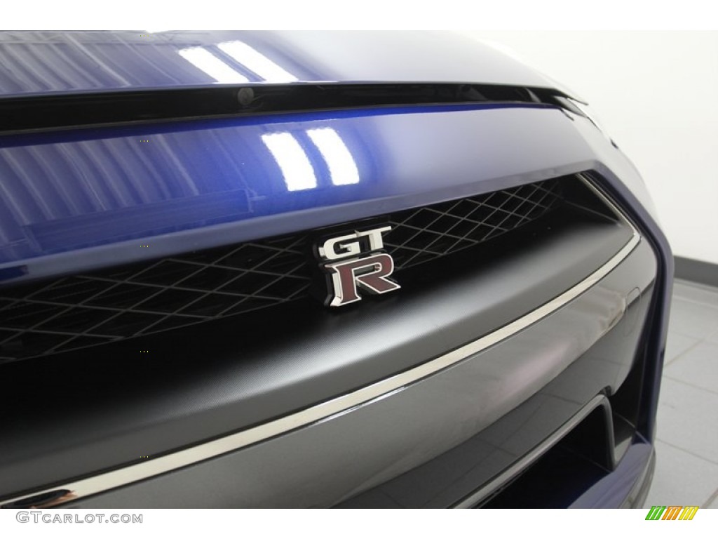2013 Nissan GT-R Premium Marks and Logos Photos