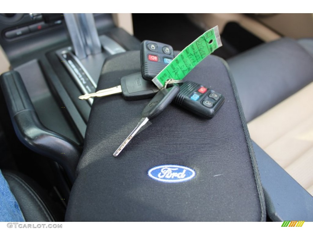 2007 Ford Mustang GT/CS California Special Convertible Keys Photos