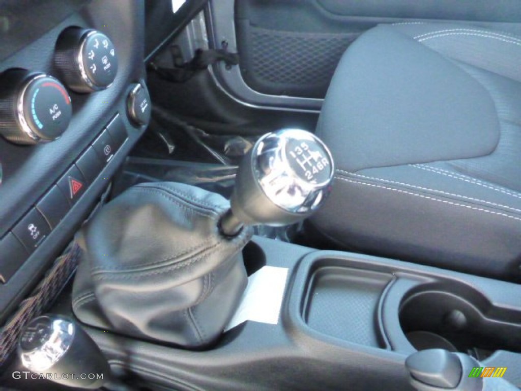 2013 Jeep Wrangler Rubicon 4x4 6 Speed Manual Transmission Photo