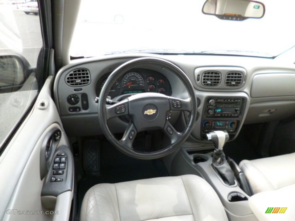 2006 Chevrolet TrailBlazer LT 4x4 Light Gray Dashboard Photo #79153844