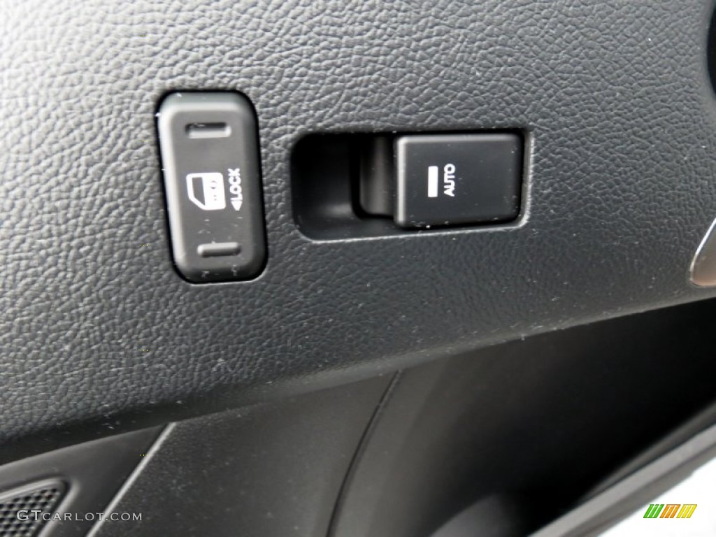 2013 Hyundai Genesis Coupe 2.0T Controls Photo #79162729