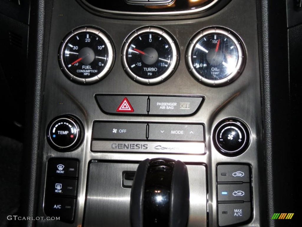 2013 Hyundai Genesis Coupe 2.0T Controls Photos