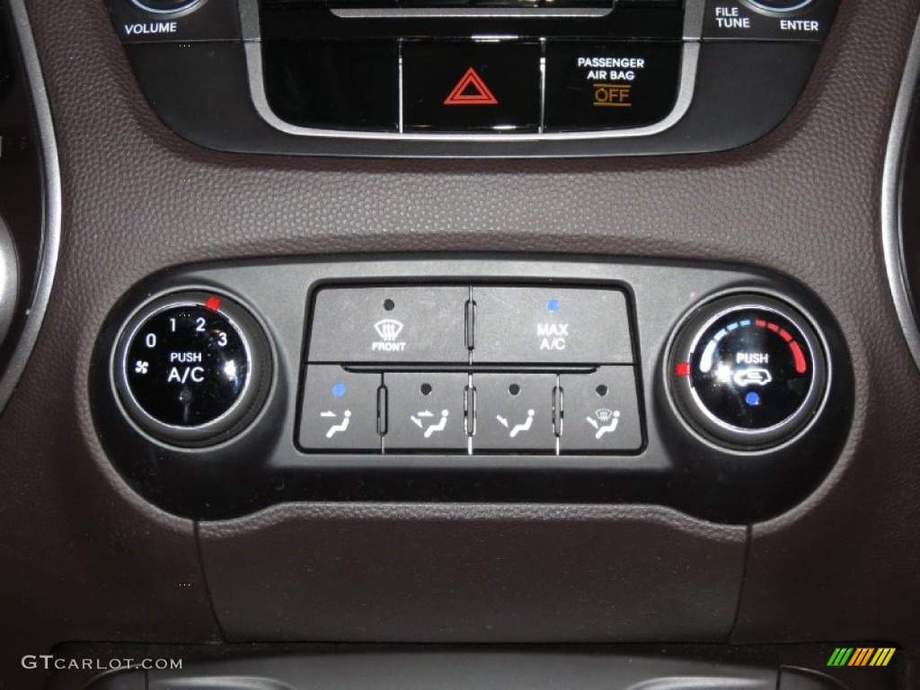 2011 Hyundai Tucson GLS Controls Photos