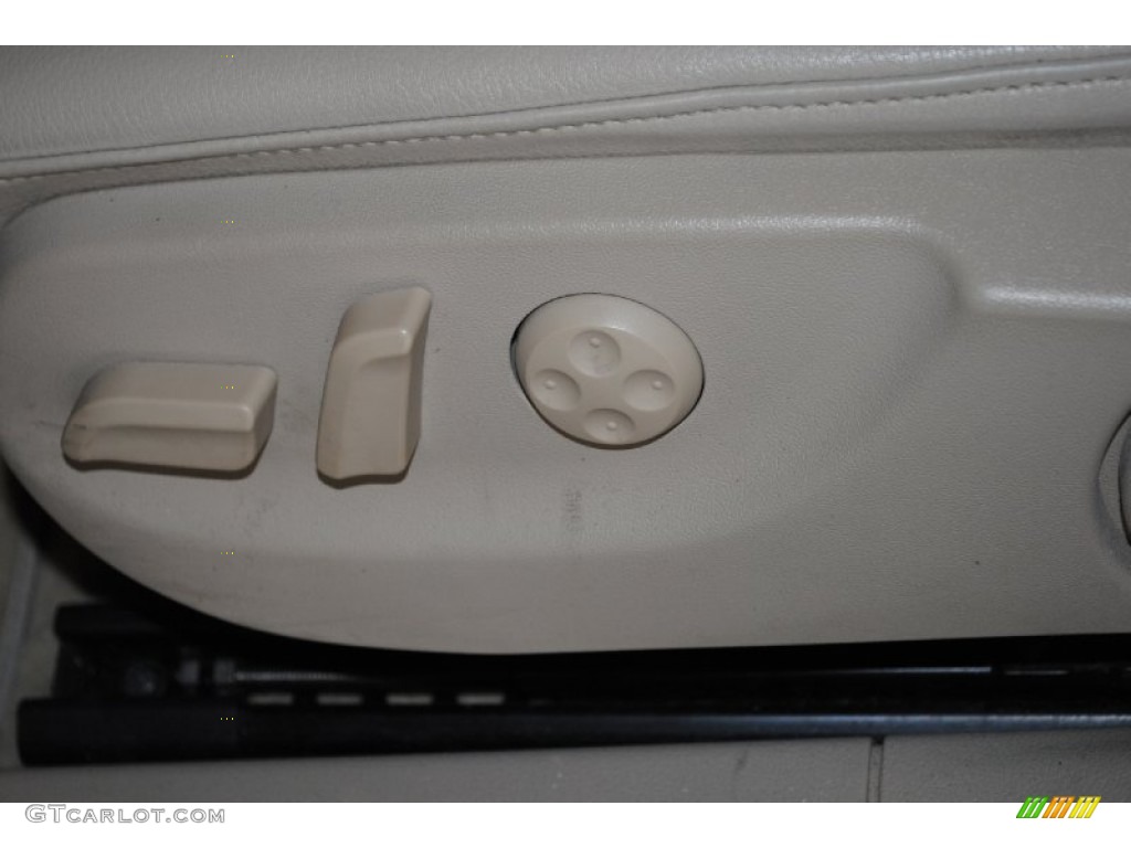 2005 Audi A4 1.8T Sedan Controls Photo #79163810