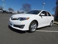 2013 Super White Toyota Camry SE  photo #3
