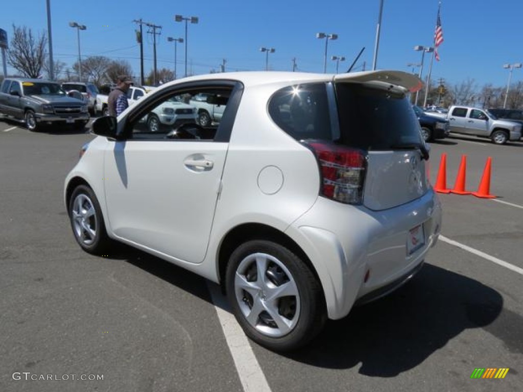 Blizzard White Pearl 2013 Scion iQ Standard iQ Model Exterior Photo #79168529