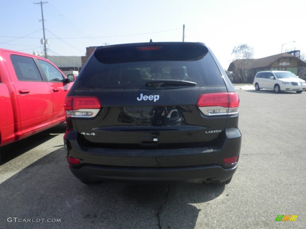 2014 Grand Cherokee Laredo 4x4 - Brilliant Black Crystal Pearl / Morocco Black photo #3