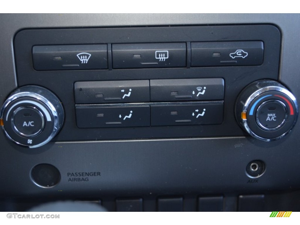 2010 Nissan Titan SE Heavy Metal Chrome Edition Crew Cab 4x4 Controls Photo #79175123