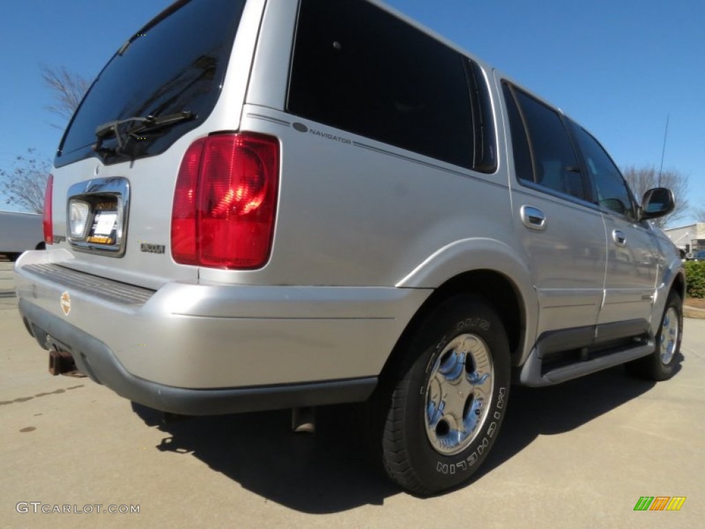 1999 Navigator 4x4 - Silver Metallic / Medium Prairie Tan photo #3