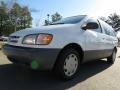 Super White 2000 Toyota Sienna LE