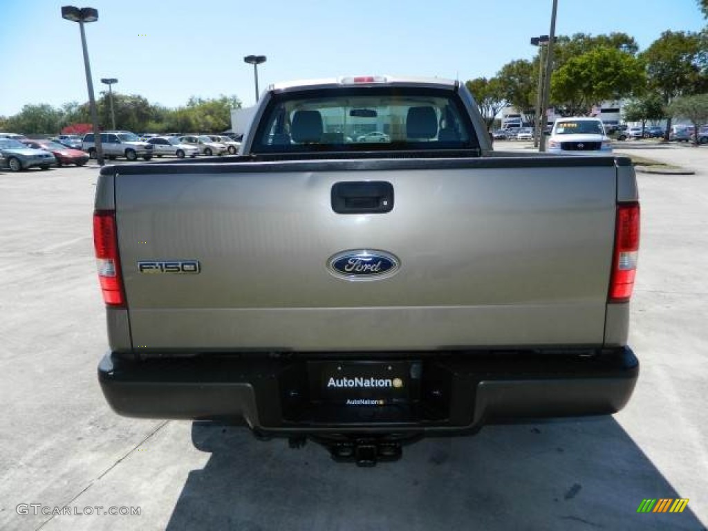 2005 F150 XL Regular Cab - Arizona Beige Metallic / Tan photo #4