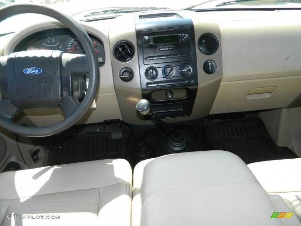 2005 F150 XL Regular Cab - Arizona Beige Metallic / Tan photo #10