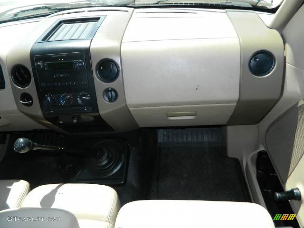 2005 F150 XL Regular Cab - Arizona Beige Metallic / Tan photo #11