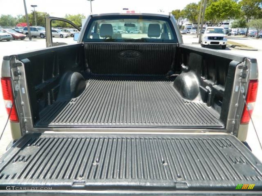 2005 F150 XL Regular Cab - Arizona Beige Metallic / Tan photo #27