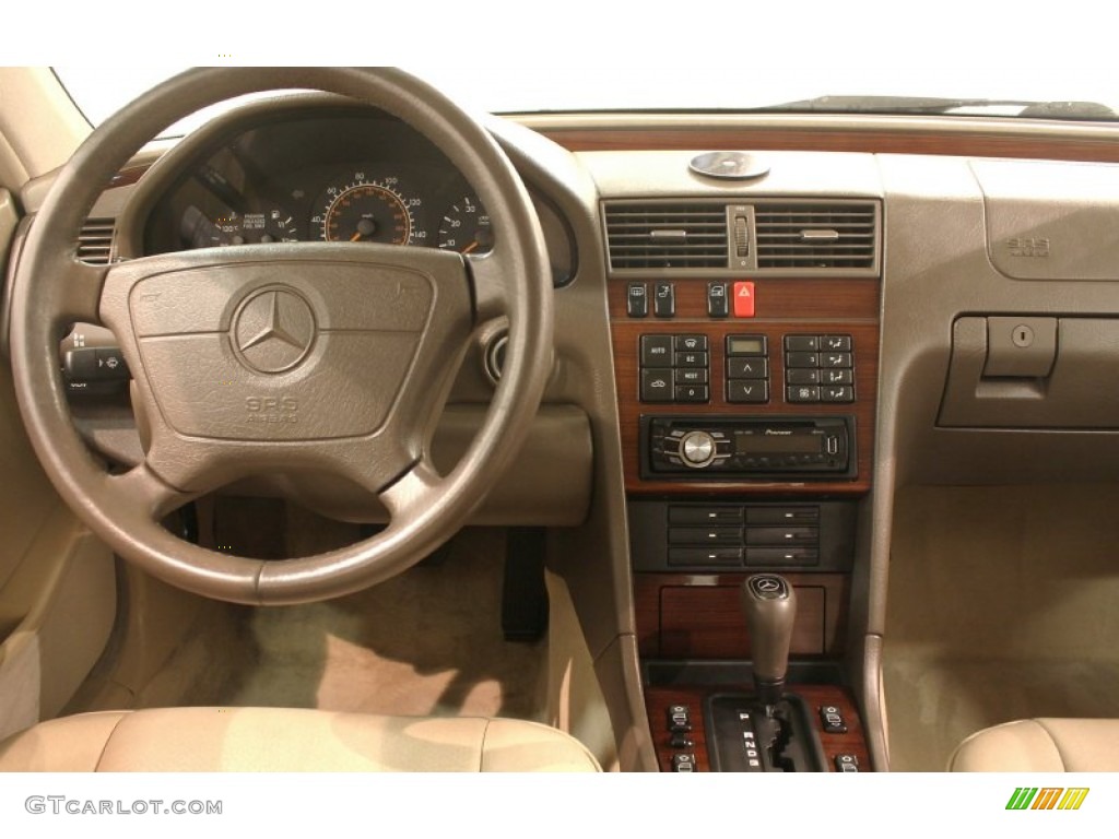 1995 Mercedes-Benz C 280 Sedan Dashboard Photos