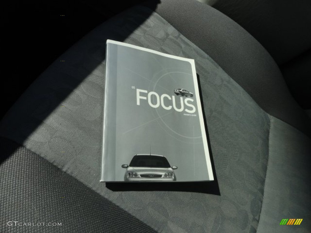 2005 Focus ZX4 S Sedan - Infra-Red / Dark Flint/Light Flint photo #8