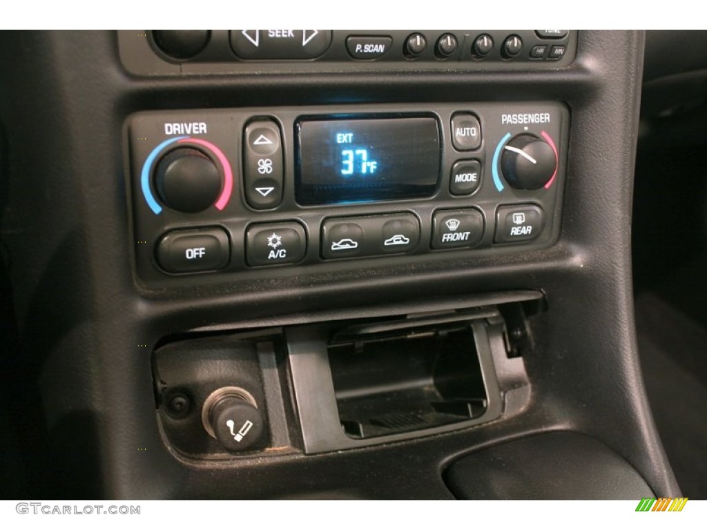 2001 Chevrolet Corvette Convertible Controls Photo #79204993