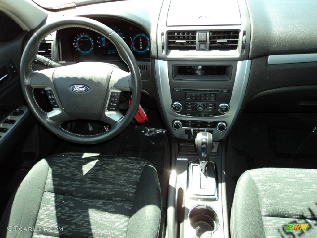 2011 Fusion SE - Red Candy Metallic / Charcoal Black photo #24