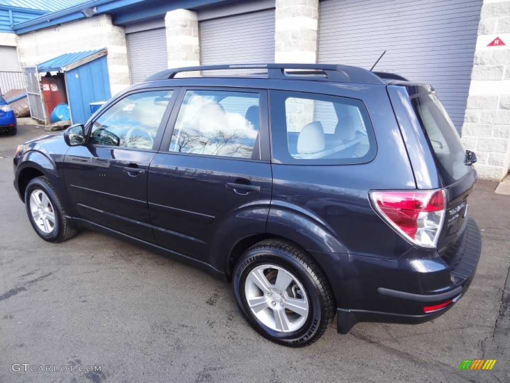 2013 Forester 2.5 X - Dark Gray Metallic / Platinum photo #4