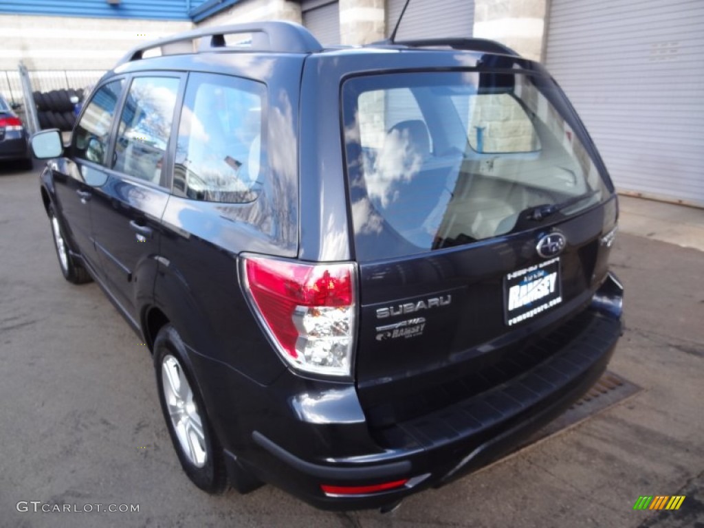 2013 Forester 2.5 X - Dark Gray Metallic / Platinum photo #5