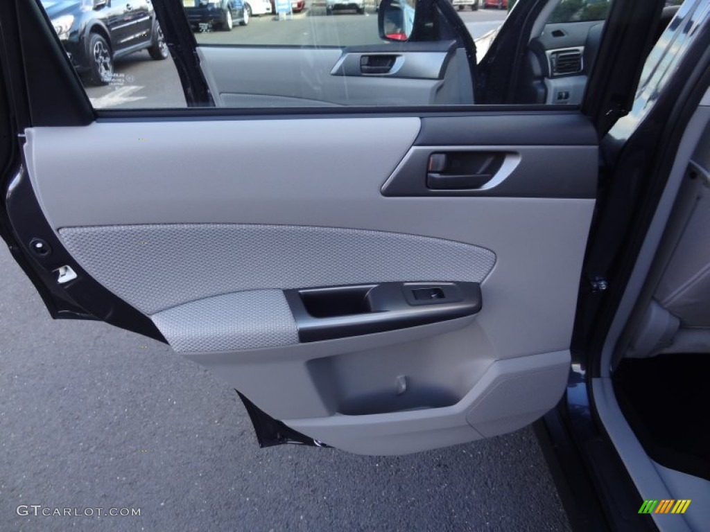 2013 Forester 2.5 X - Dark Gray Metallic / Platinum photo #35