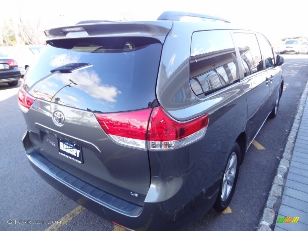 2011 Sienna LE - Cypress Green Pearl / Bisque photo #7